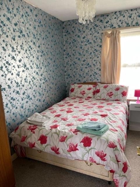 Room Only Guest Accommodation, Guest House Self Catering Bangor  Exterior photo