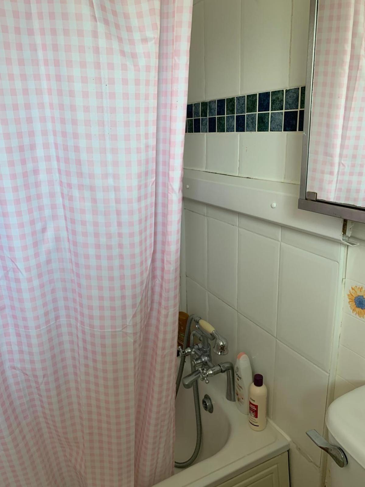 Room Only Guest Accommodation, Guest House Self Catering Bangor  Exterior photo