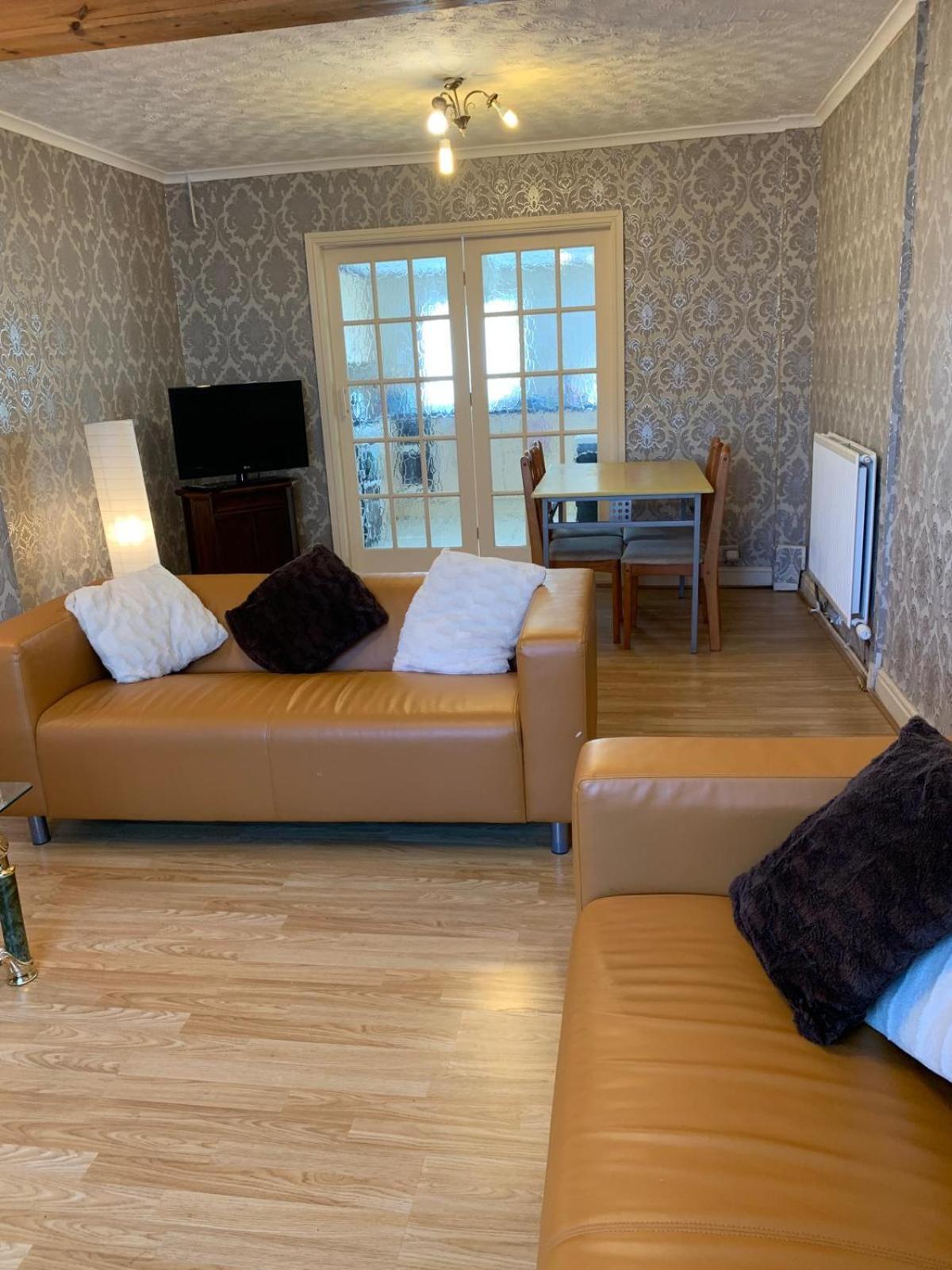 Room Only Guest Accommodation, Guest House Self Catering Bangor  Exterior photo