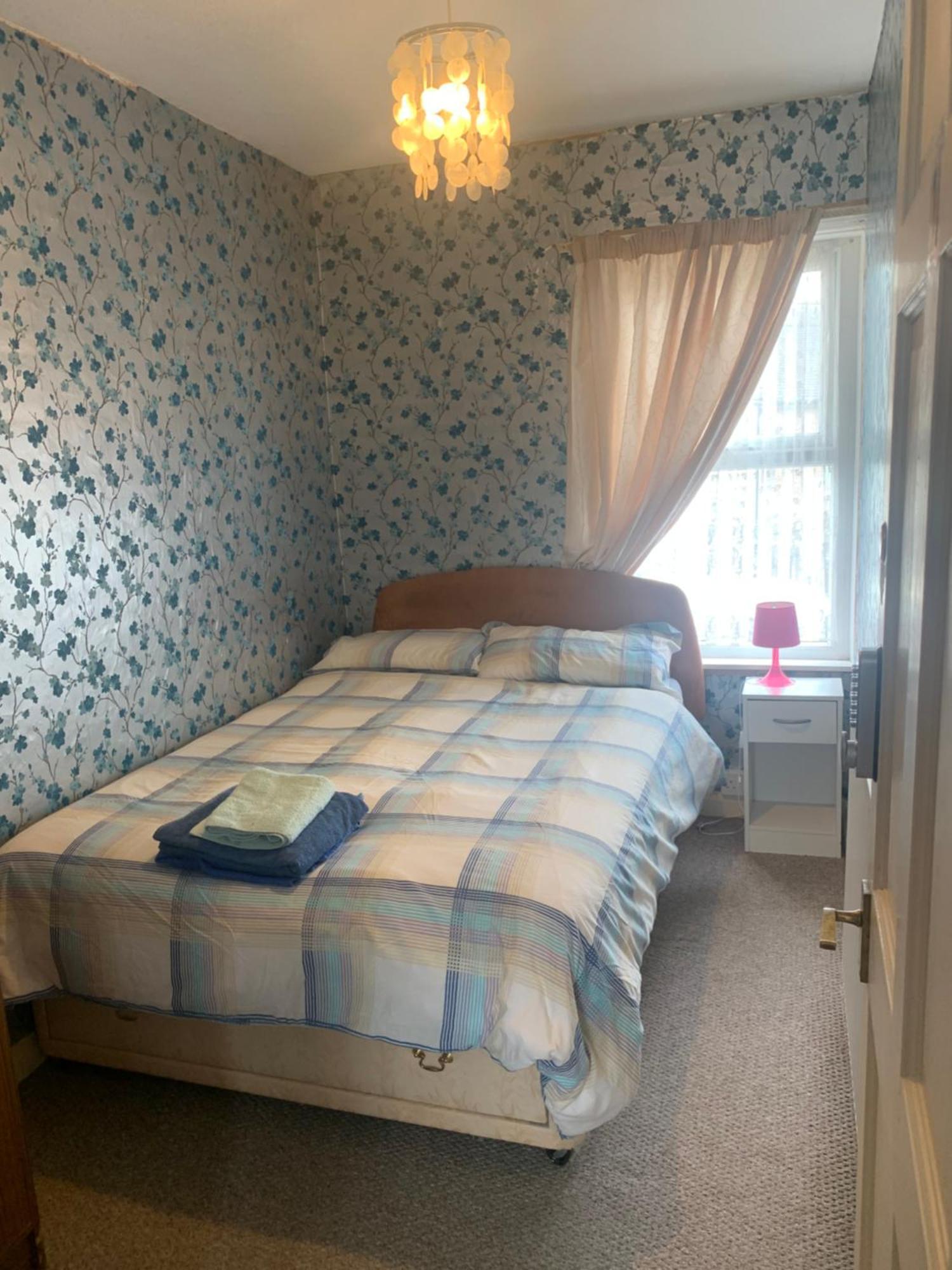 Room Only Guest Accommodation, Guest House Self Catering Bangor  Exterior photo