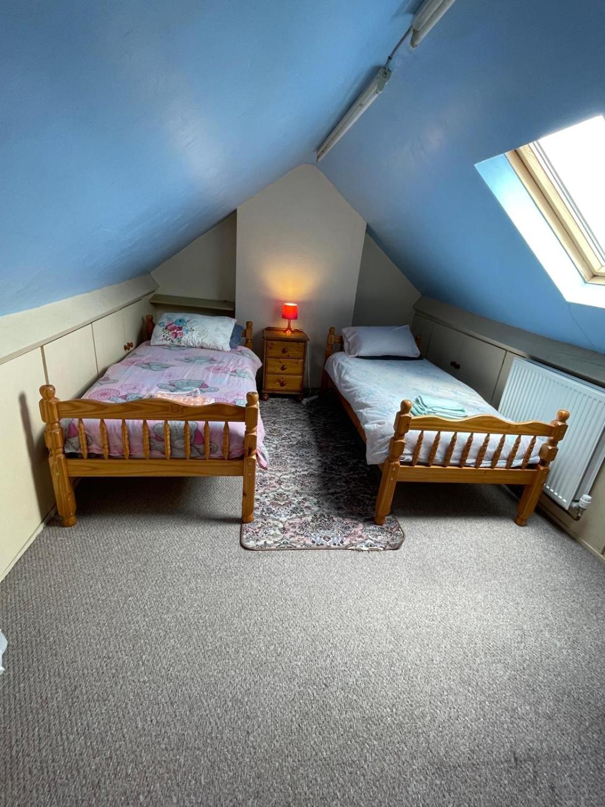 Room Only Guest Accommodation, Guest House Self Catering Bangor  Exterior photo
