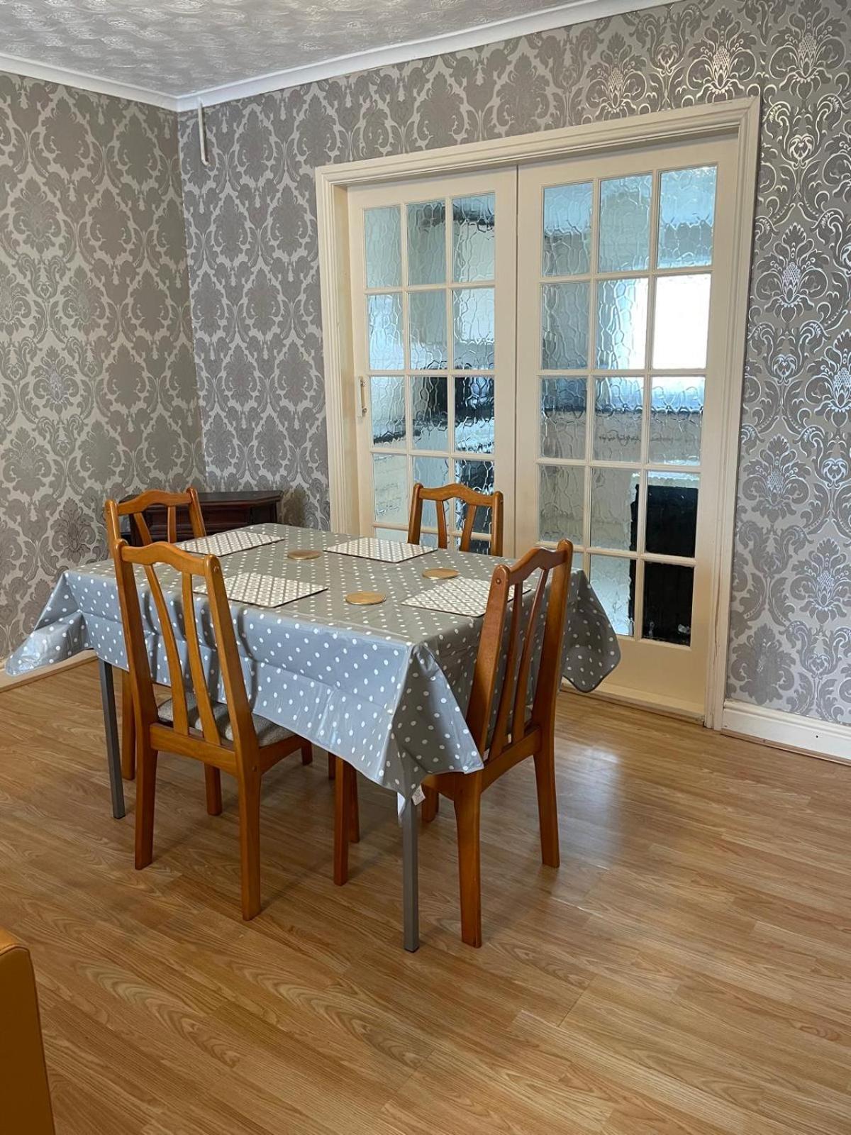 Room Only Guest Accommodation, Guest House Self Catering Bangor  Exterior photo
