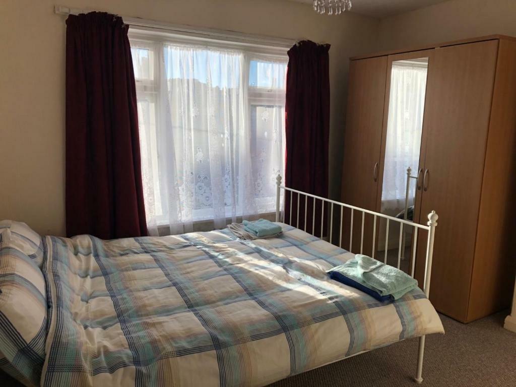 Room Only Guest Accommodation, Guest House Self Catering Bangor  Exterior photo